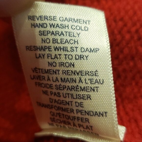 ROOTS Winter Edition Red Sweater Women's Small 100% Lambs wool Red snowfla - Picture 9 of 11